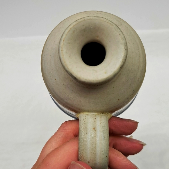 Signed studio art pottery vase with handle made in St Jacobs Ontario - Picture 8 of 8